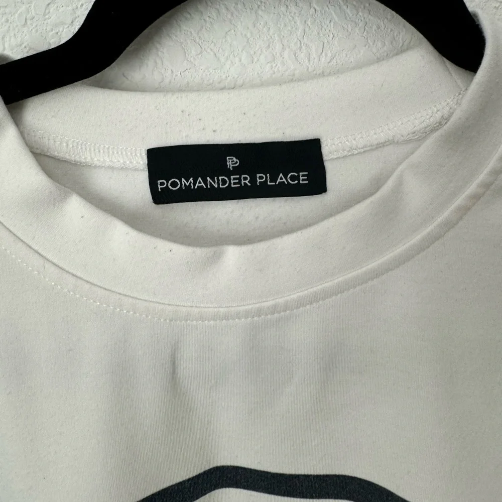 Tuckernuck Pomander Place Striped
Evie Swing Sweatshirt - One Size - Picture 4 of 15